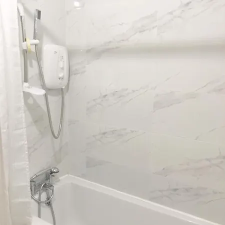 Cozy Next To Castle *