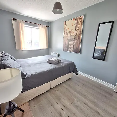 Cozy Next To Castle *