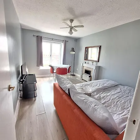 Cozy Next To Castle *