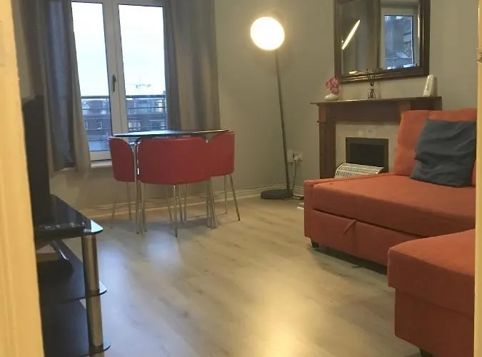 Cozy Next To Castle *