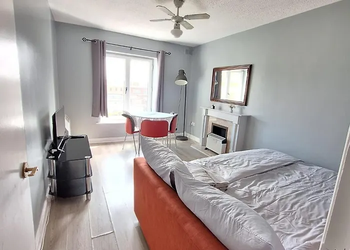 Cozy Next To Castle *